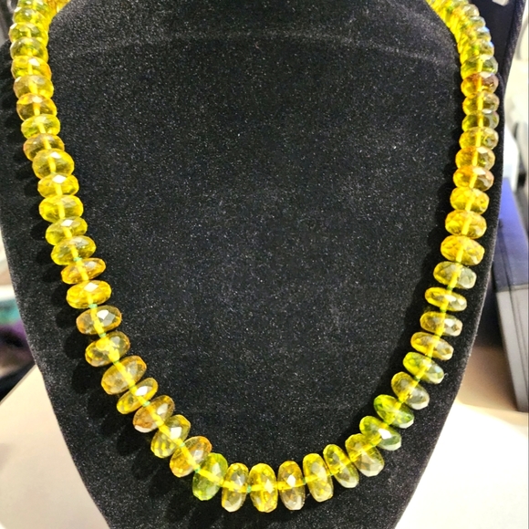 Green Amber Facet Necklace - Picture 3 of 9